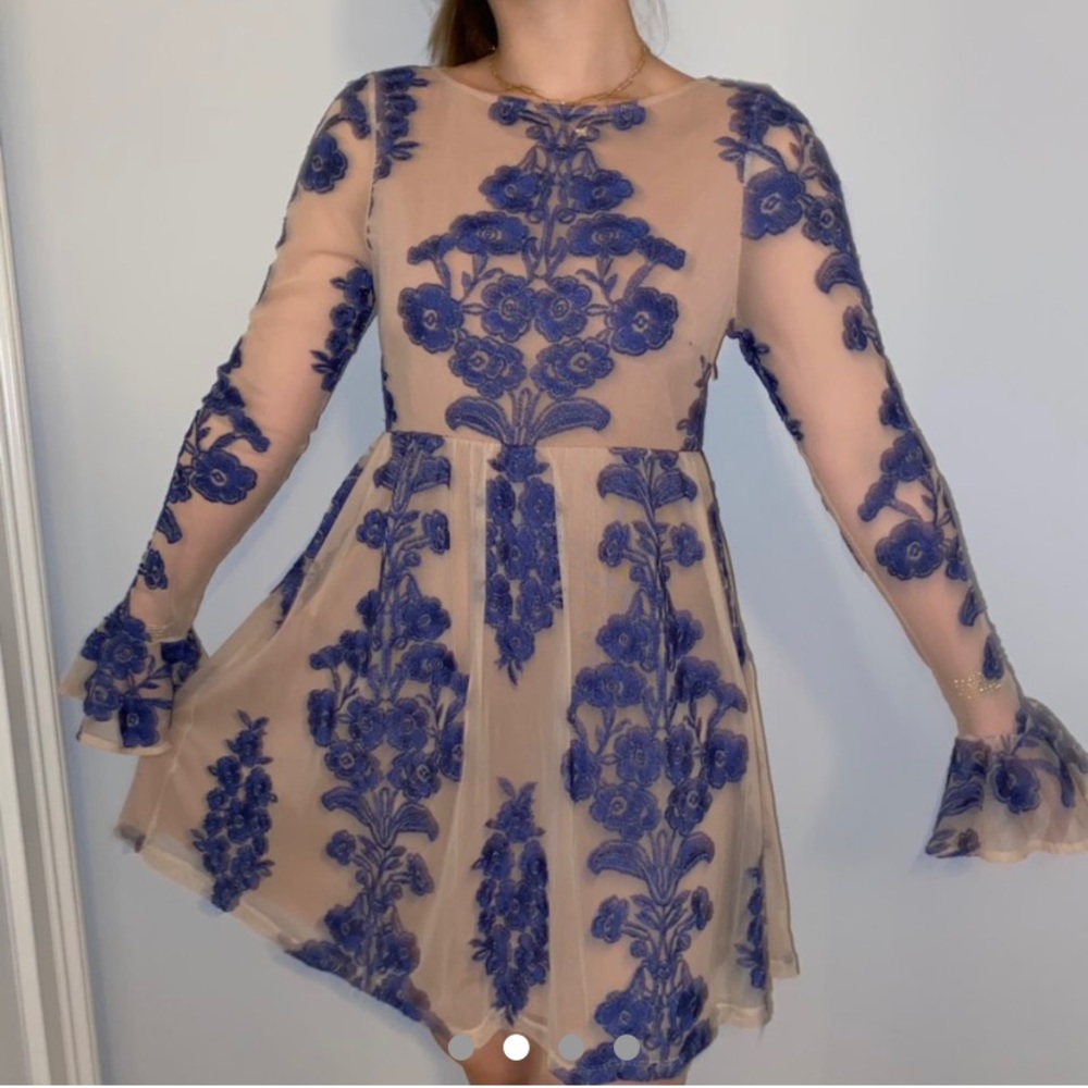 FOR LOVE & LEMONS LACE BLUE AND NUDE FLOUNCE DRESS